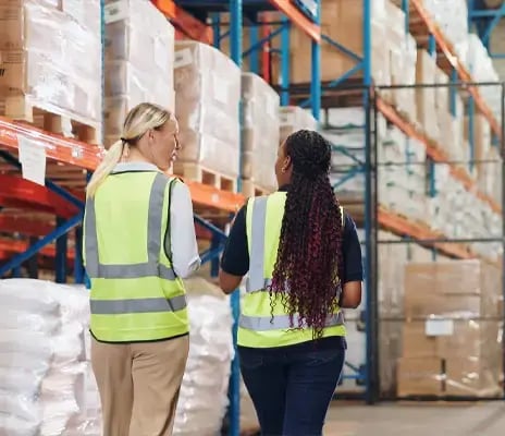 2 Workers in a warehouse for distribution