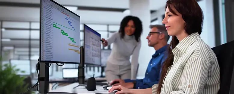 Business woman looking at Bullhorn integration with Sage Intacct on the Computer Screen